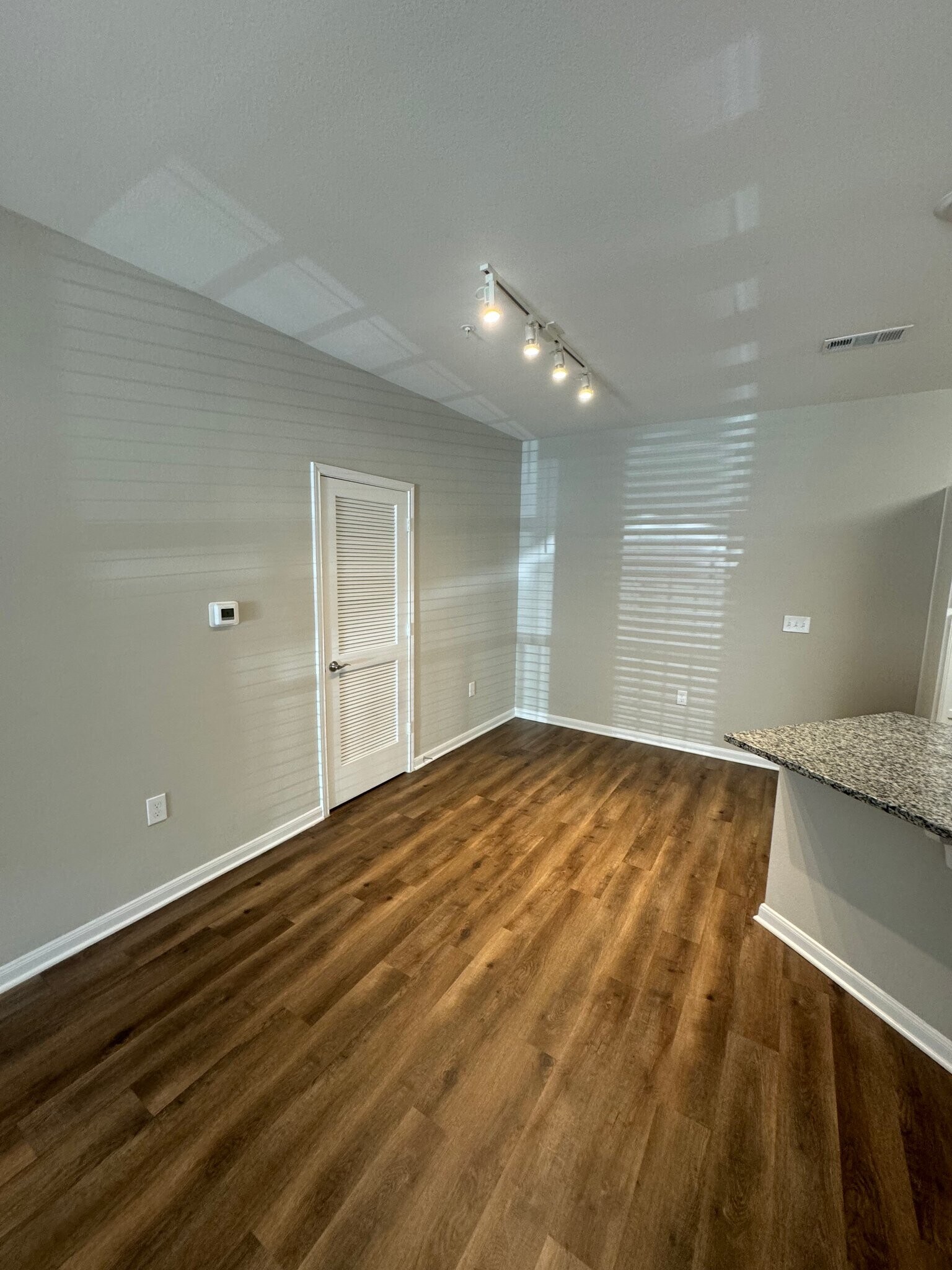 Building Photo - 450 Houston Ridge Dr