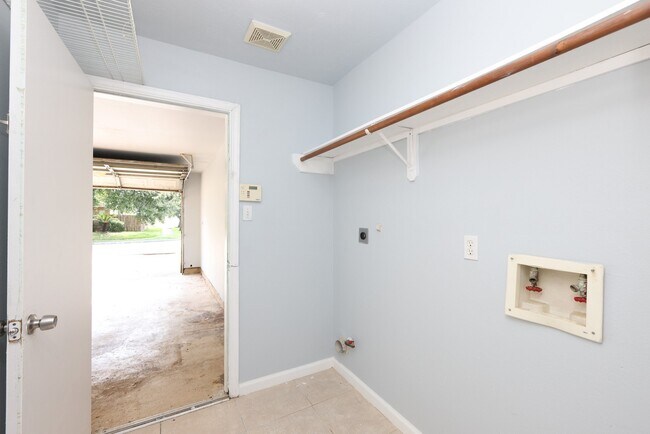Building Photo - 7430 Pouter Dr