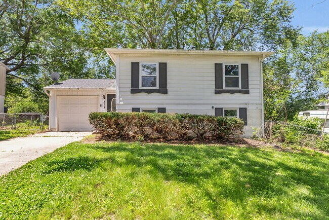 Building Photo - Updated 4BR/2BA Home with Spacious Backyar...