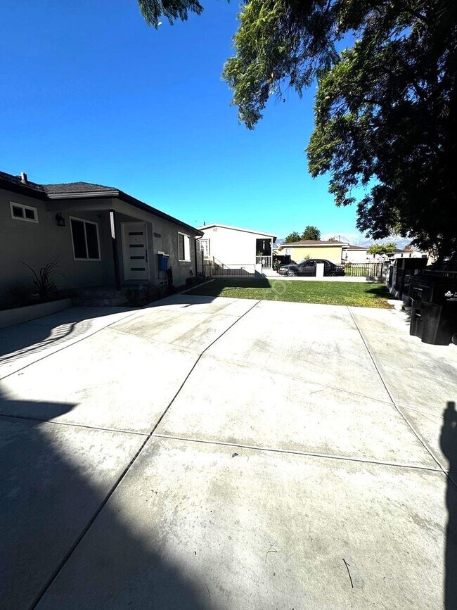 Building Photo - 1569 Carol Dr