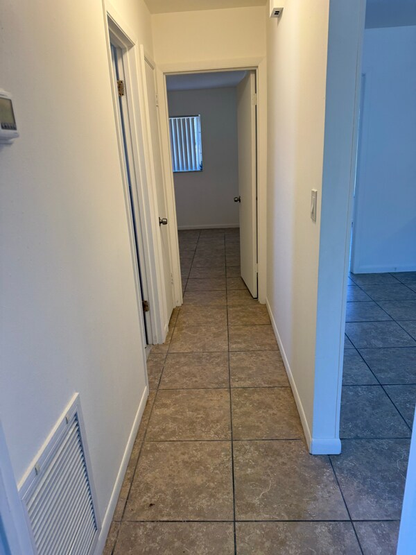 Building Photo - 323 N Lochview Terrace