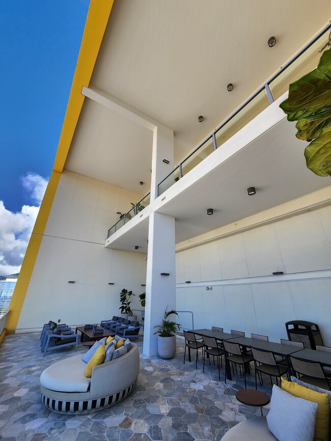 Building Photo - 988 Halekauwila St