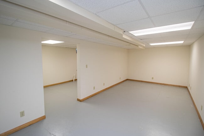 Building Photo - 1055 S Imperial Dr