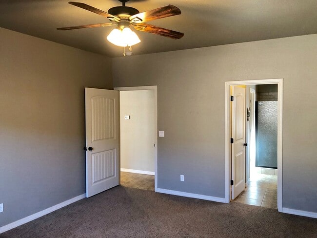 Building Photo - Spacious 4 Bedroom in Southern Vista Estates!