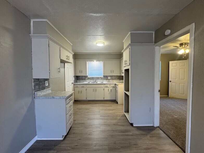 Building Photo - 9111 N Walker Ave