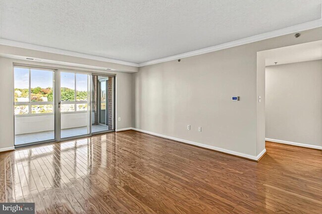 Building Photo - 2151 Jamieson Ave