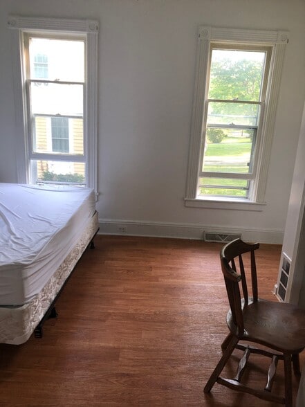 Building Photo - 68 2nd St