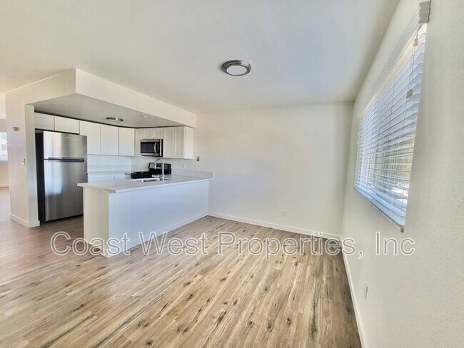 Building Photo - 1178 Cypress Ave