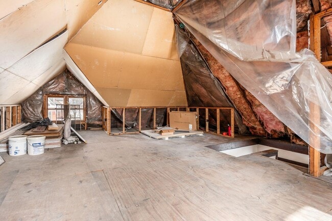 Building Photo - 415 W 5th Ave