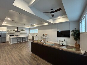 Building Photo - 2BED / 1BATH Condo/Townhome For Lease! Available NOW!