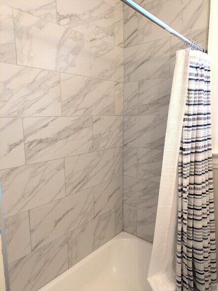 Building Photo - 1910 Madison Ave