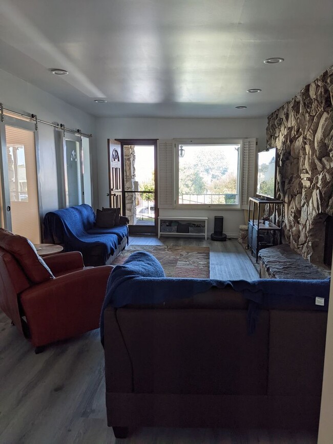 Building Photo - Cozy 3 bed/2 bath home in El Segundo