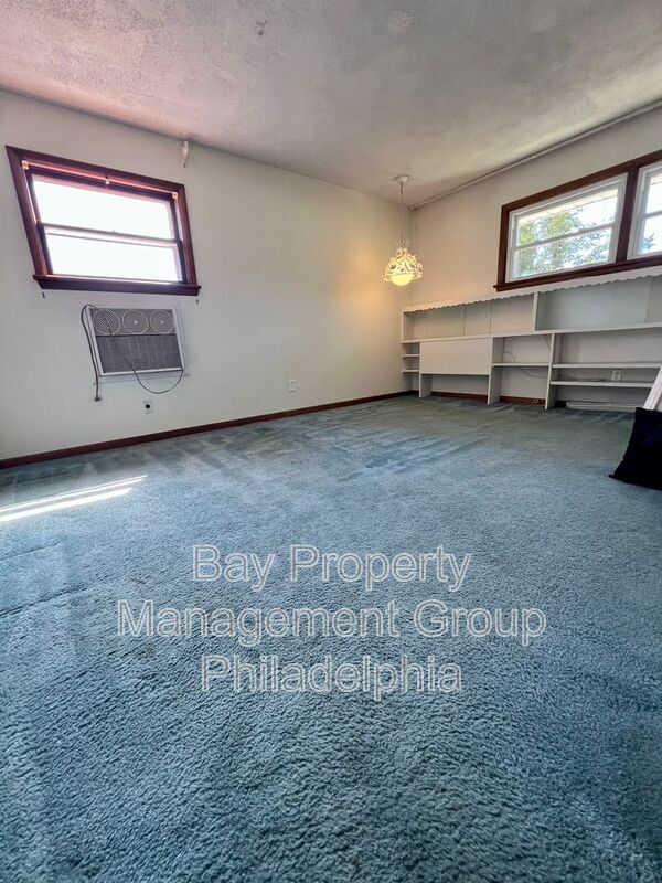 Building Photo - 303 Hedgerow Ln