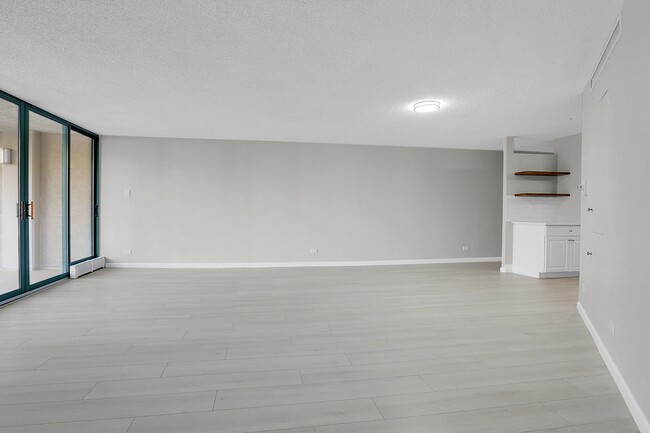 Building Photo - Remodeled 2BD, 2BA Cap Hill Condo with Bal...