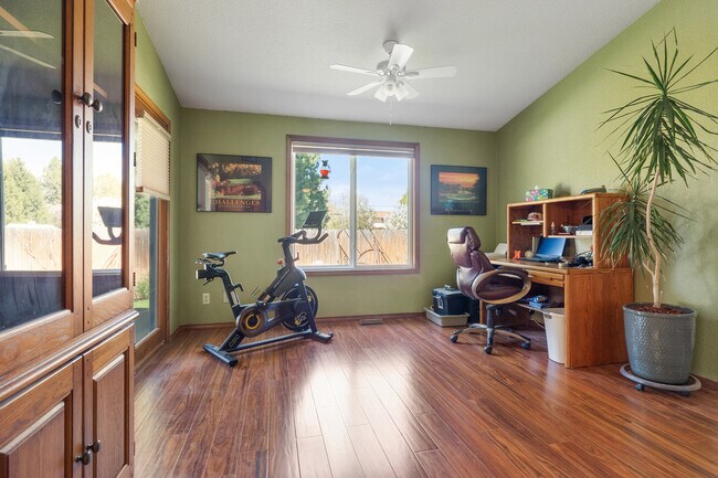 Building Photo - 10490 W Wildrose Ct