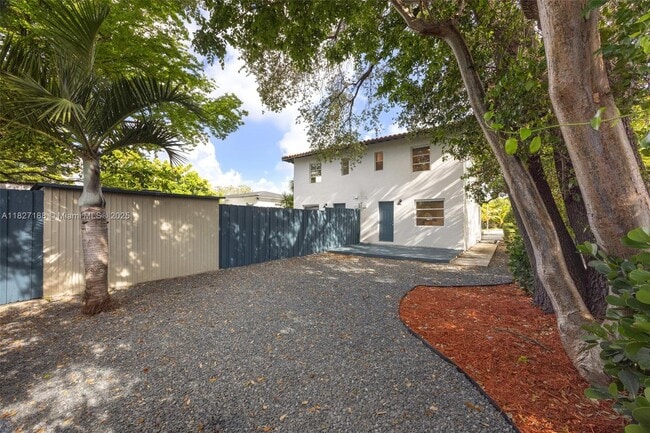 Building Photo - 2330 SW 26th Ln