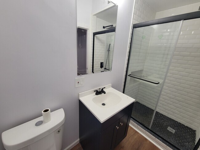 Building Photo - 104-108 Madison St