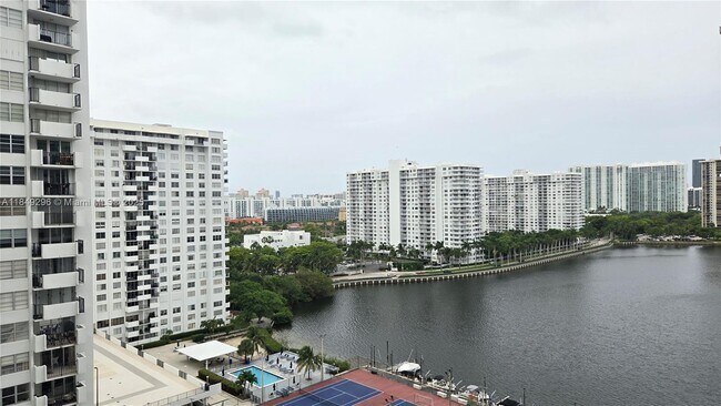 Building Photo - 18051 Biscayne Blvd