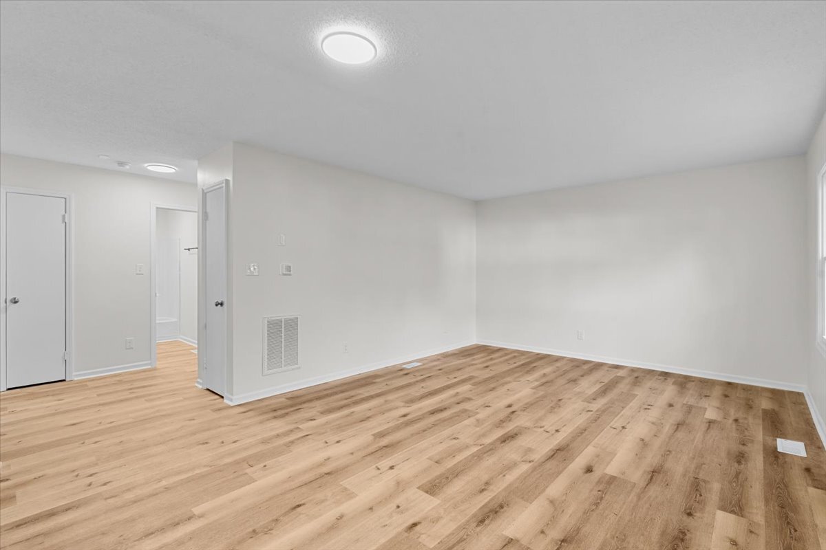 Building Photo - 718 Miles St