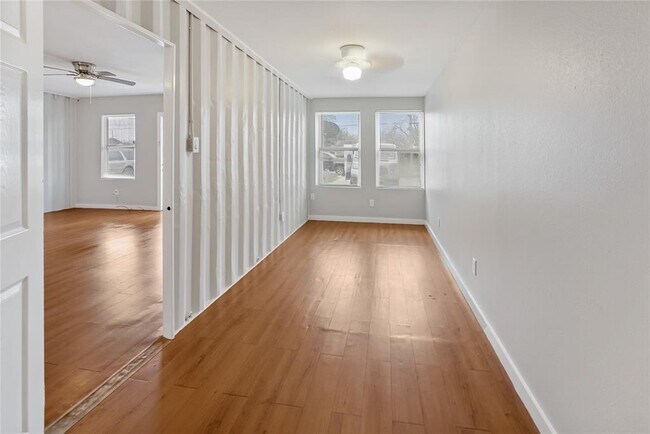 Building Photo - 3541 Mt Pleasant St