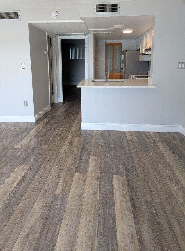 Building Photo - 578 Orange Dr