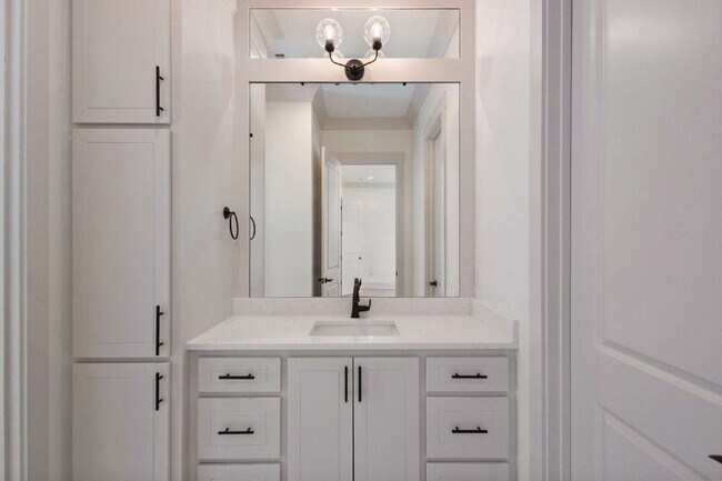 Building Photo - Luxury Townhome for Rent in Waterpointe | 3 Bed | 2.5 Bath | Private Courtyard