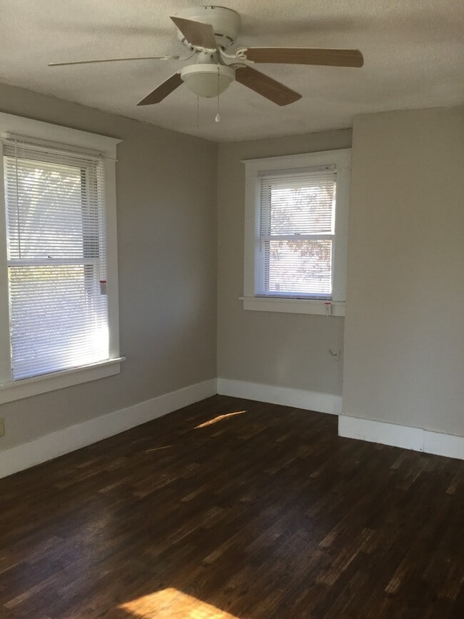 Building Photo - Studio apartment, 1 Bathroom Near UOM and Echles St