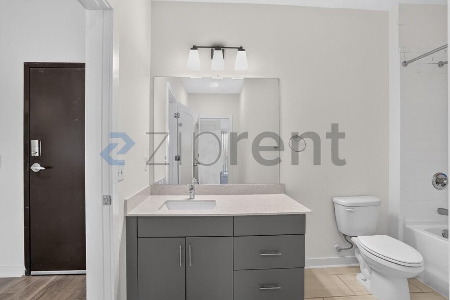 Building Photo - Unit 403