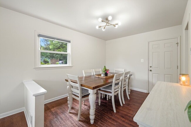 Building Photo - Affordable, Spacious AND Convenient Walk t...