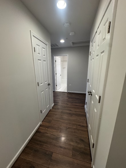 Building Photo - 16108 Coolidge Ave