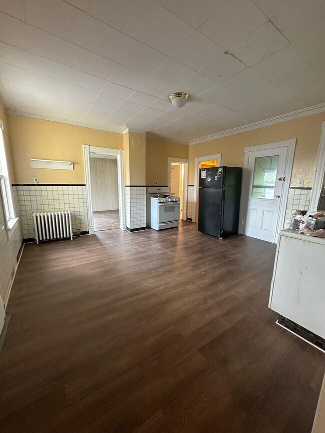 Building Photo - 505 Birch St