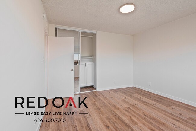 Building Photo - 511 N Kenmore Ave