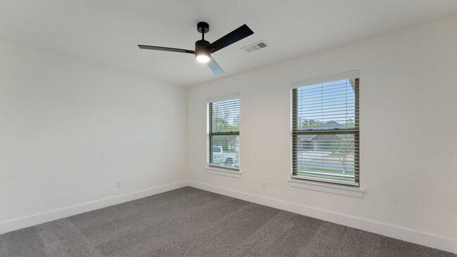 Building Photo - 52 Watson Ln