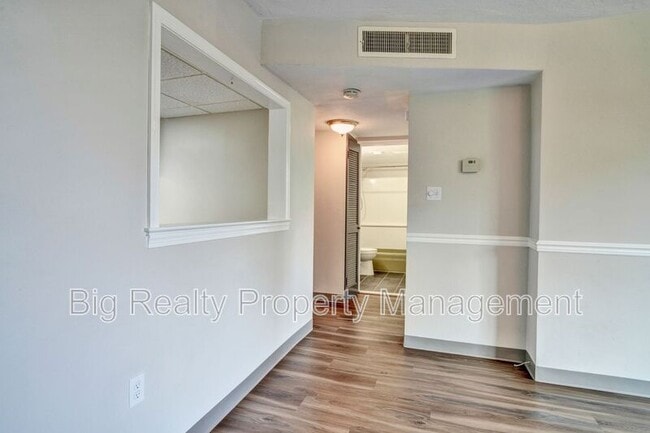 Building Photo - 3323 Forest Ln