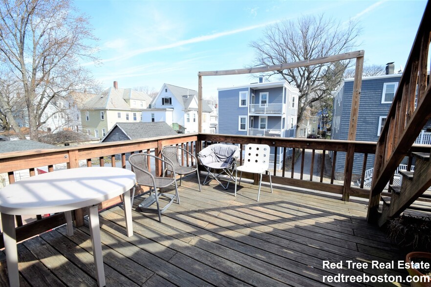 Building Photo - 25 Oak Square Ave