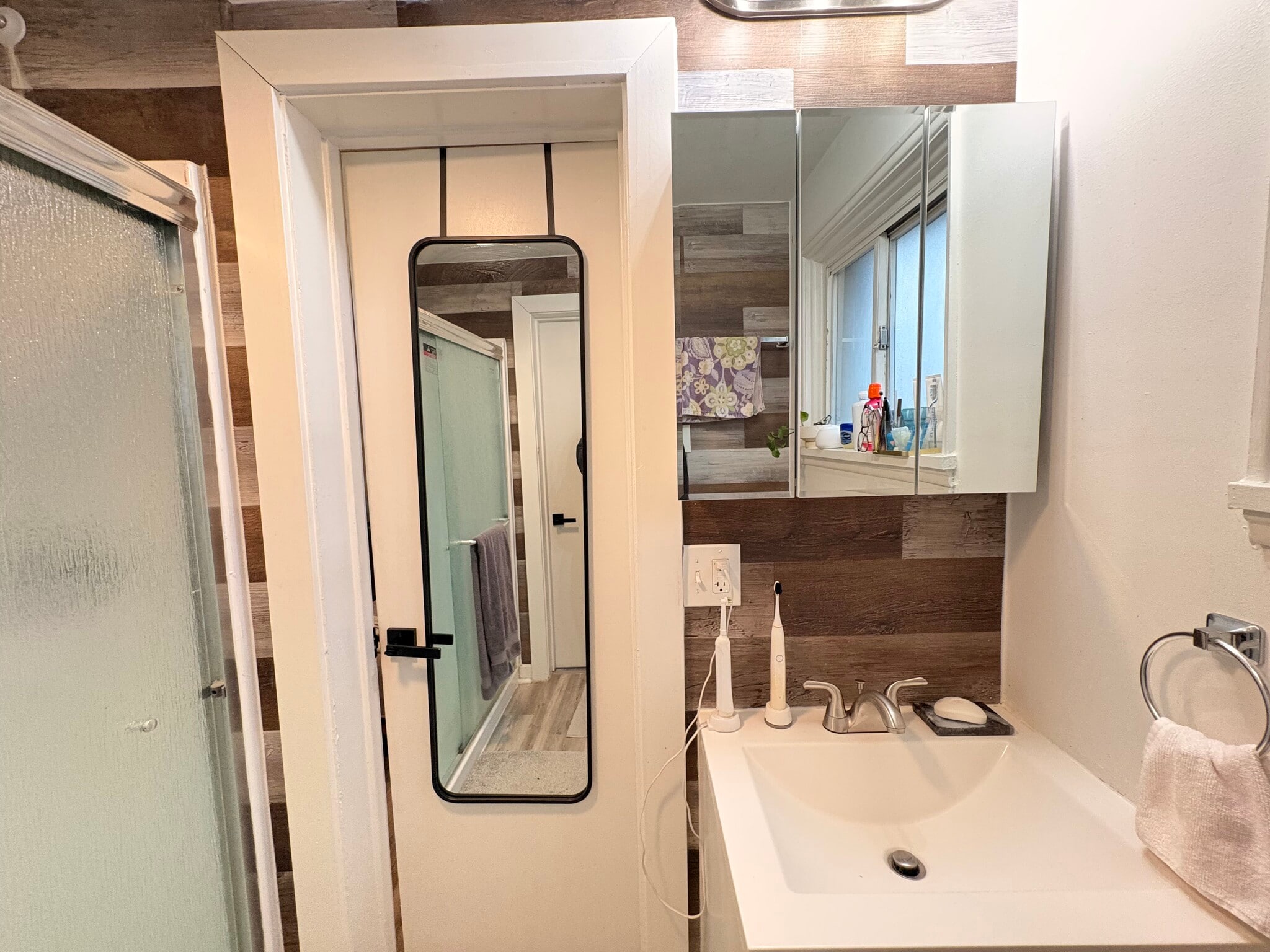 Building Photo - 5737 Hobart St