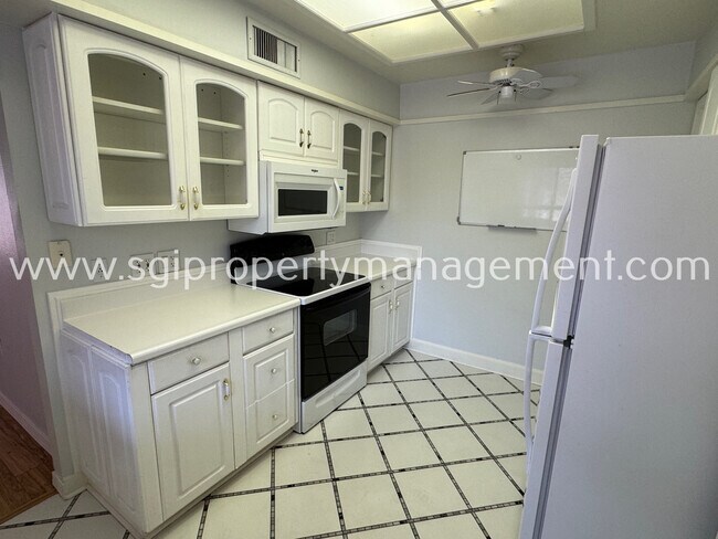 Building Photo - 945 N Pasadena-53