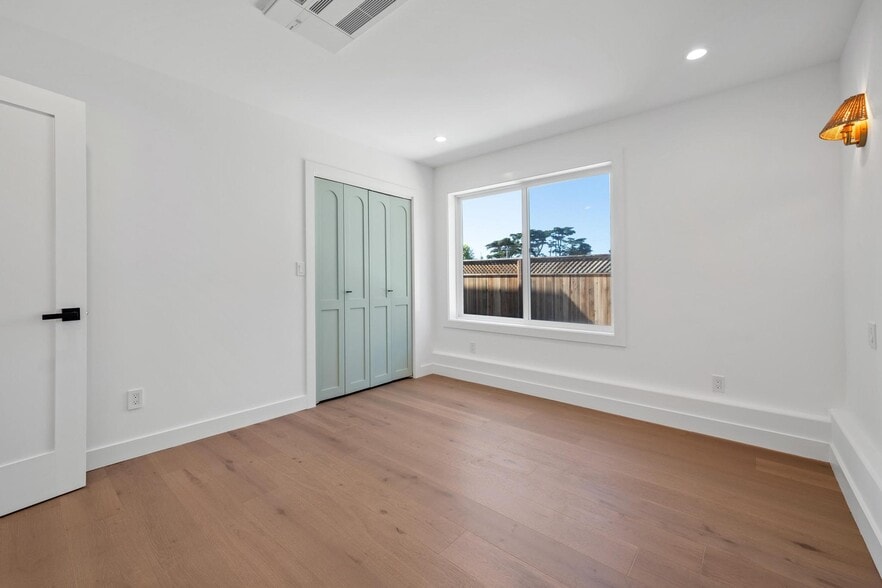 Building Photo - 1815 35th Ave