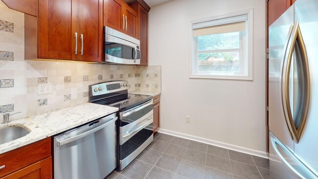 Building Photo - Rare Secluded Two Bedroom Arlington Townho...