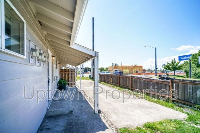 Building Photo - 466 N Adair St