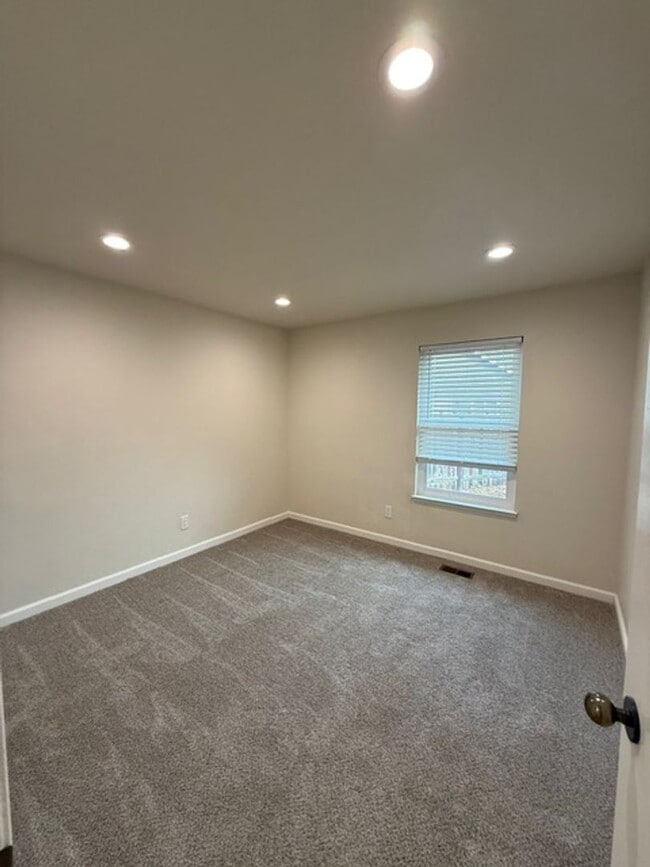 Building Photo - 3 Bedroom/2 Bathroom Home Available in Rincon Valley!