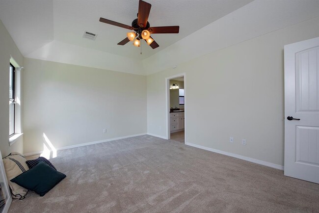 Building Photo - 119 Golfview Ct
