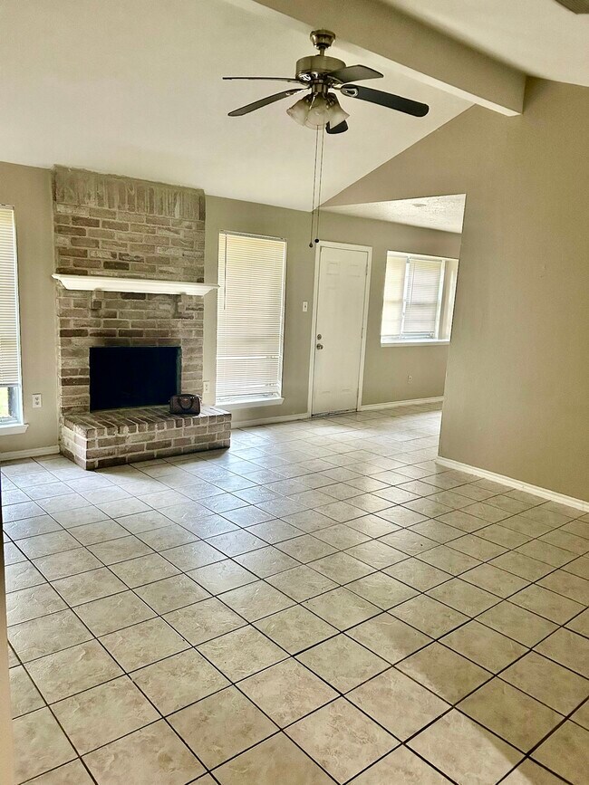 Building Photo - 23811 Firegate Dr