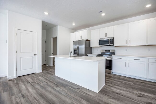 Building Photo - End Unit New Construction with Finished Basement Includes Utilities in New Jordanelle Ridge Neigh...