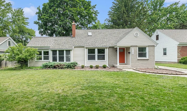 Building Photo - 2125 Englewood Dr SE