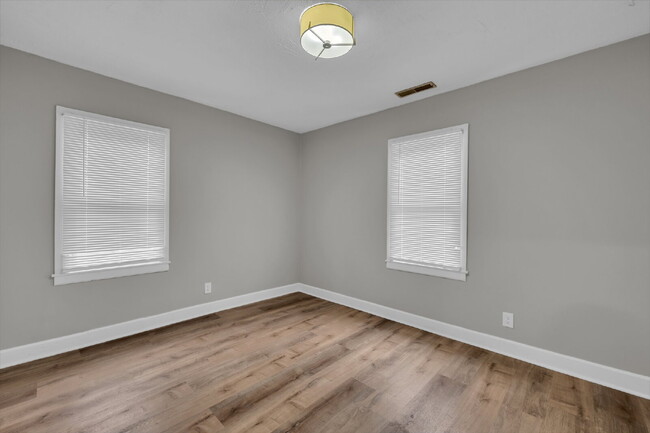 Building Photo - Charming Stuart Heights Home – Spacious, S...