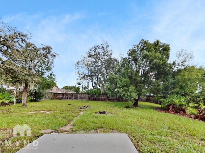 Building Photo - 1942 Peoria St