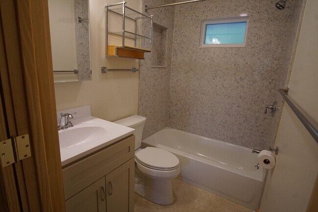 Building Photo - 49 Conant Rd