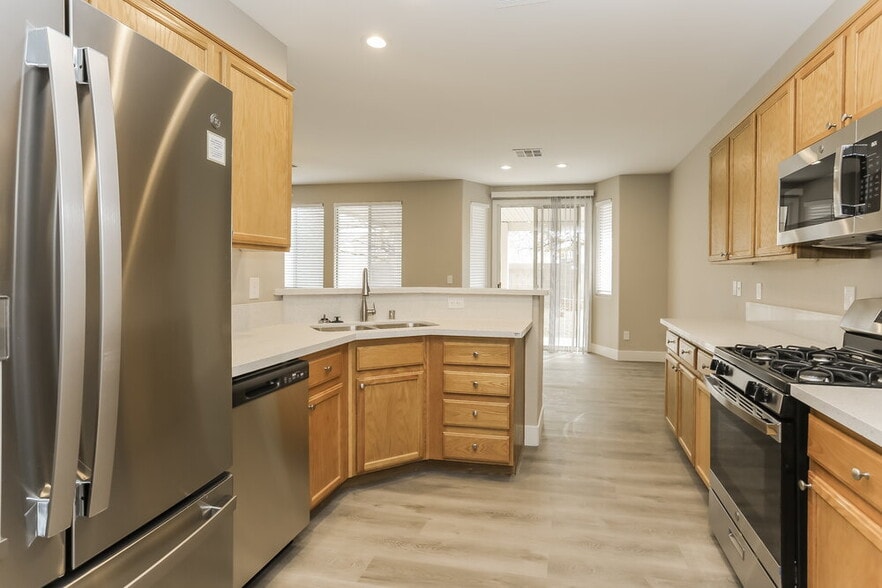 Building Photo - 8072 Farthings Hill Dr