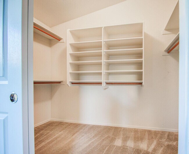 Building Photo - 3216 E Muirwood Dr